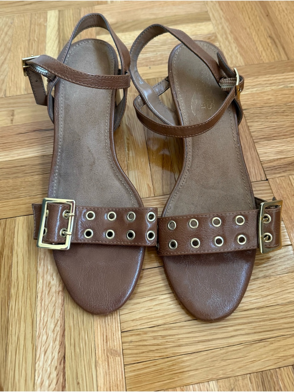AEROSOLES Brown Grommet Buckle Ankle-Strap Sandals